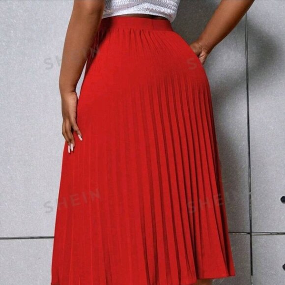 SHEIN Prive` Plus Size Solid Color Elastic Waist Pleated Midi Skirt - Picture 6 of 8
